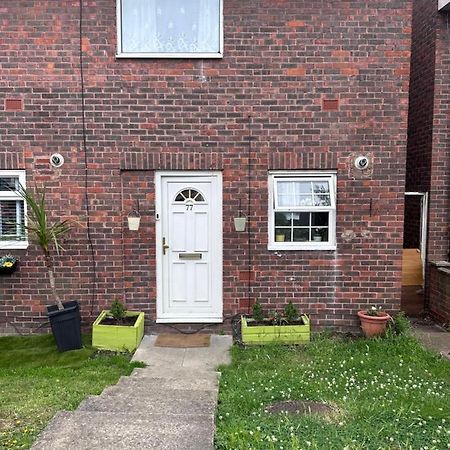 77 Blenheim Road Apartamento Northolt  Exterior foto