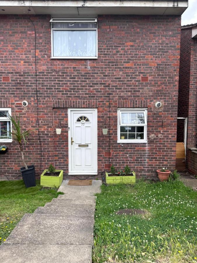 77 Blenheim Road Apartamento Northolt  Exterior foto